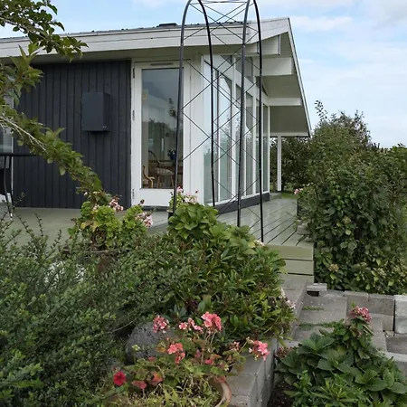 Cozy Newly Renovated With A Sea View