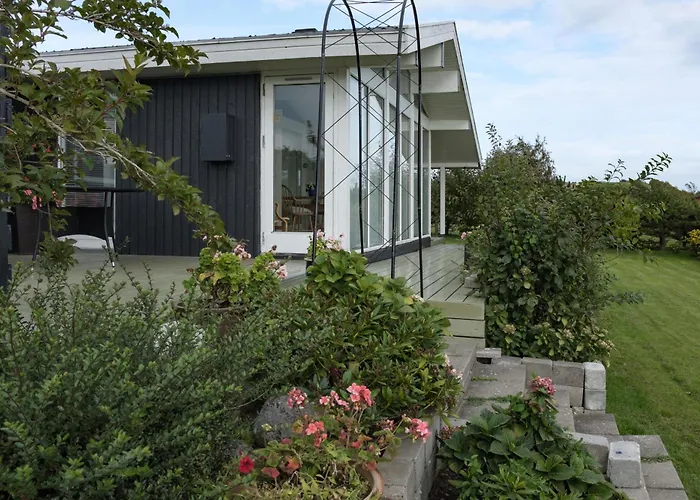 Cozy With Sea View Ideal Getaway Near